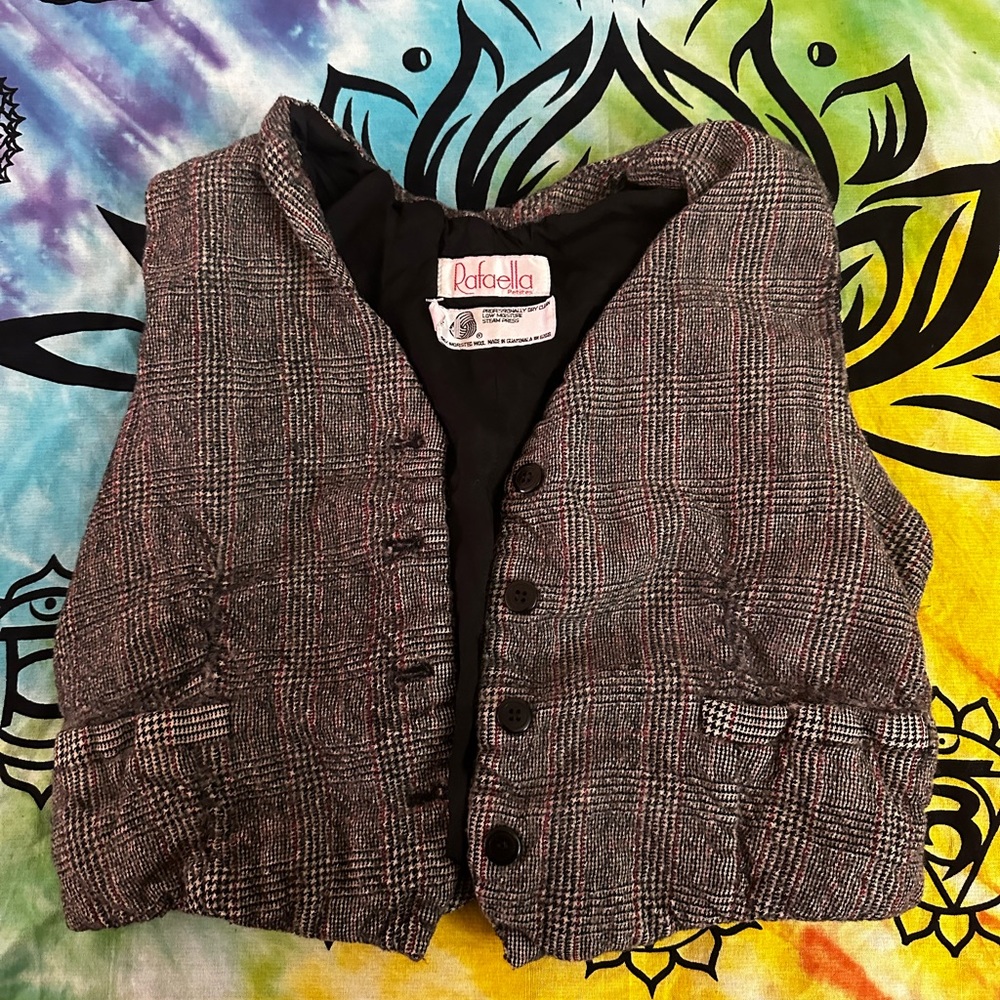 RAFAELLA PATTERNED VEST.